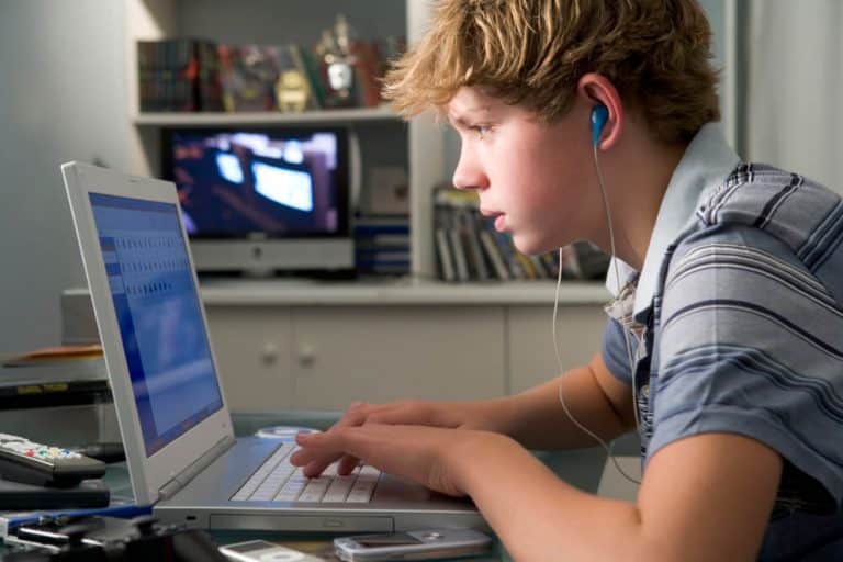 Tecnologia e educação: como melhorar a aprendizagem do seu filho
