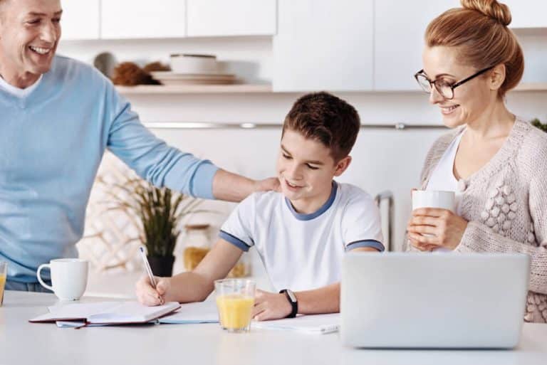 Como criar uma rotina de estudos para os filhos?